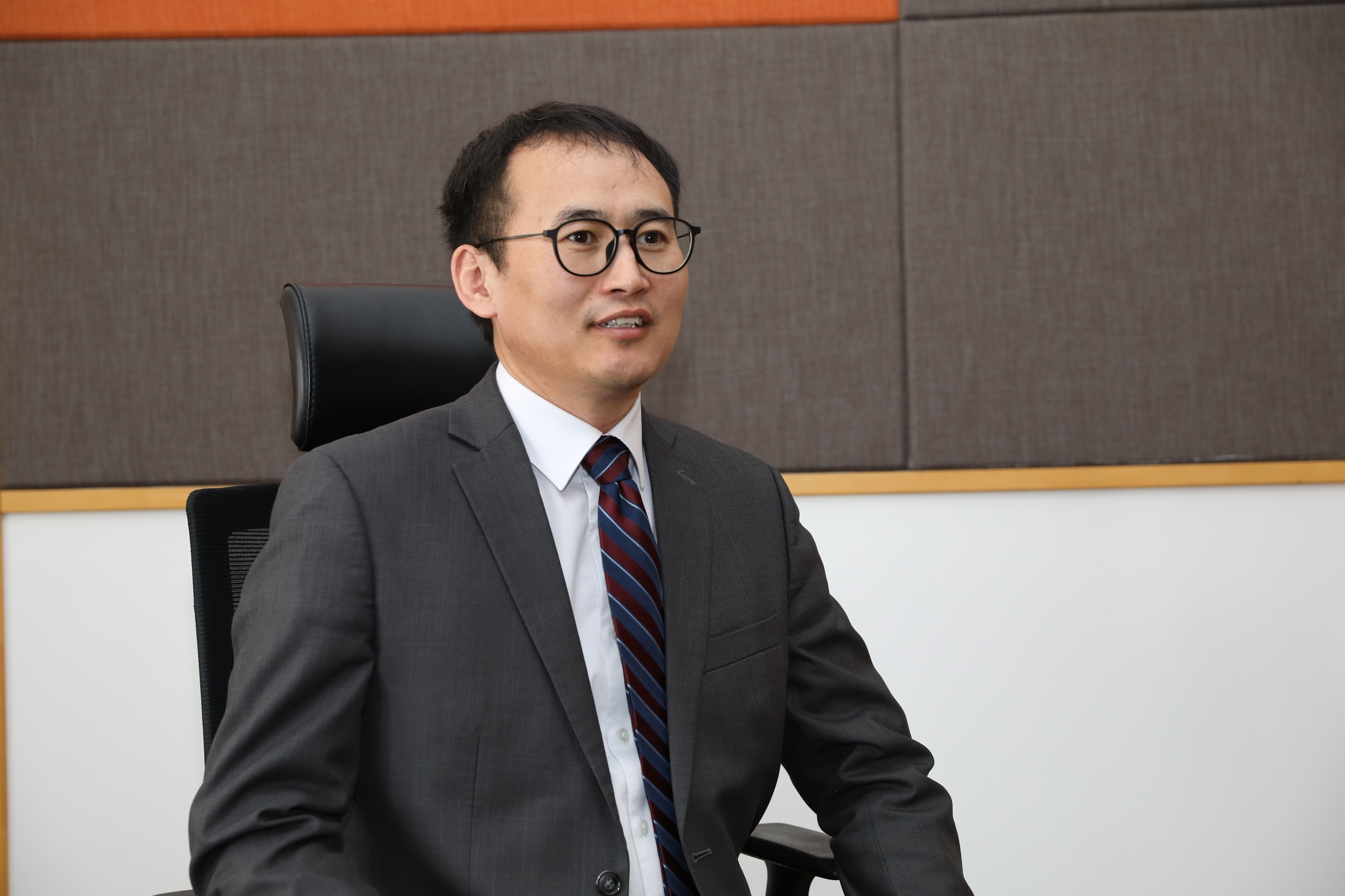 Б.БАЯРСАЙХАН: ХАСУМ-ИЙГ БҮРЭН ЦАХИМ ХЭЛБЭРТ ШИЛЖҮҮЛСНЭЭР ИЛ ТОД, ШУУРХАЙ, ХЭМНЭЛТТЭЙ БАЙХ ШИНЭ ТОГТО...